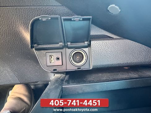 Used 2019 Toyota Camry XSE FWD image 12