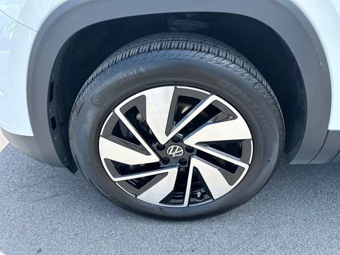 Used 2024 Volkswagen Atlas SE AWD/4WD image 12