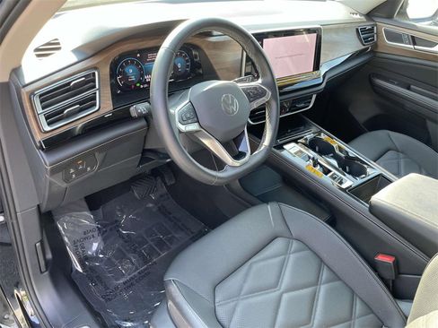 Used 2024 Volkswagen Atlas SE image 14