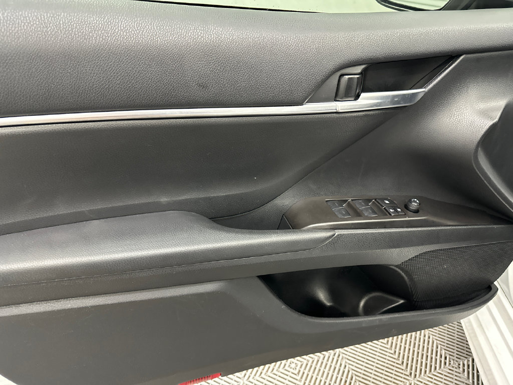 Used 2024 Toyota Camry SE FWD image 11