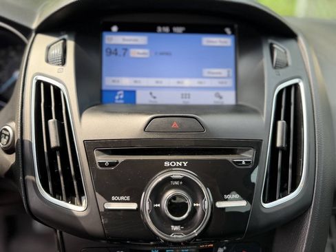 Used 2017 Ford Focus Titanium FWD image 17