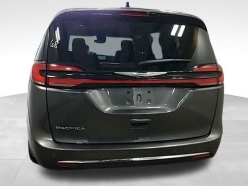 Used 2023 Chrysler Pacifica Touring-L FWD image 12