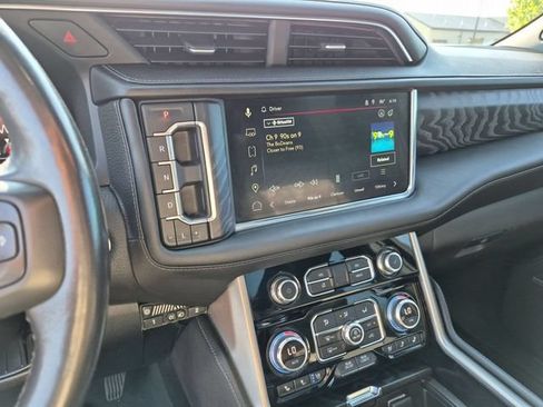 Used 2022 GMC Yukon XL Denali w/ Denali Ultimate Package AWD/4WD image 23