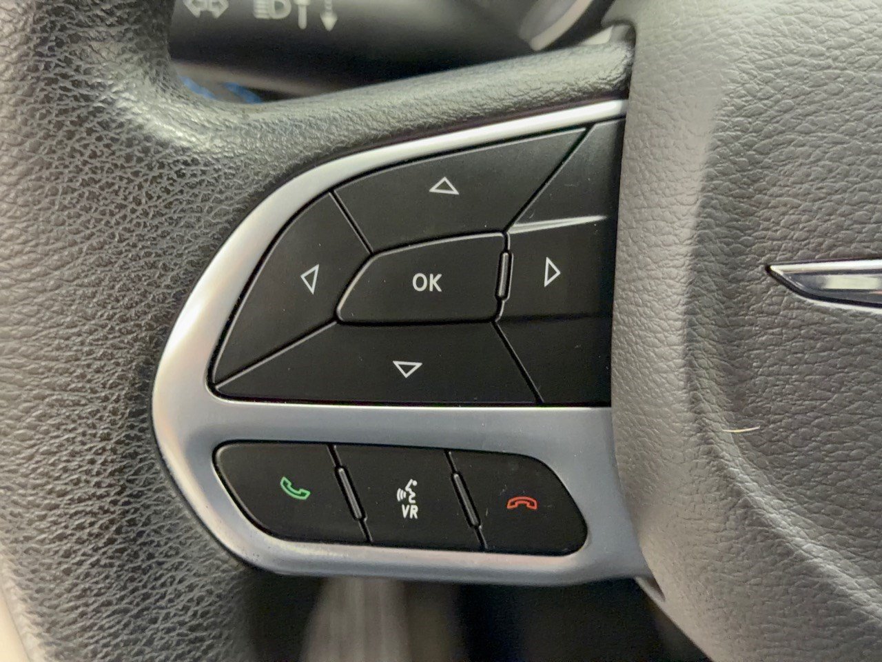 Used 2021 Chrysler Pacifica Touring FWD image 18