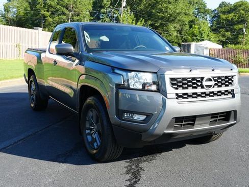 Used 2025 Nissan Frontier SV RWD image 1