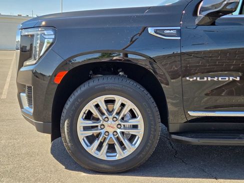 Used 2024 GMC Yukon SLT w/ SLT Premium Package AWD/4WD image 9