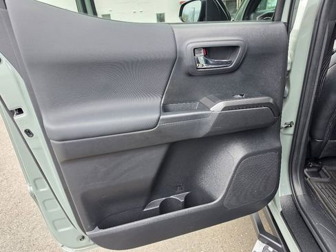 Used 2022 Toyota Tacoma TRD Off-Road w/ TRD Premium Off Road Package image 23