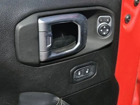 Used 2020 Jeep Wrangler Unlimited Sahara image 26