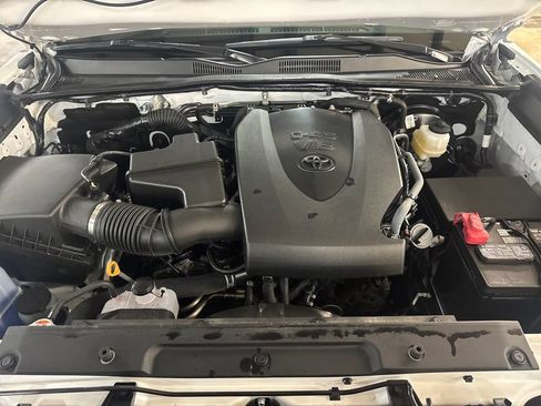Certified 2023 Toyota Tacoma SR AWD/4WD image 9
