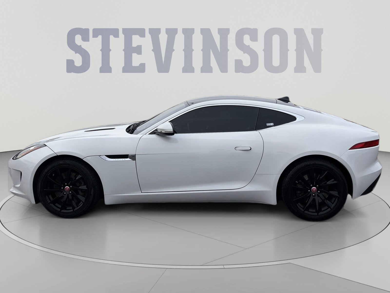 Used 2017 Jaguar F-TYPE Coupe RWD image 2