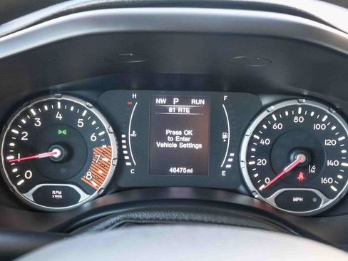 Used 2023 Jeep Renegade Latitude AWD/4WD image 24
