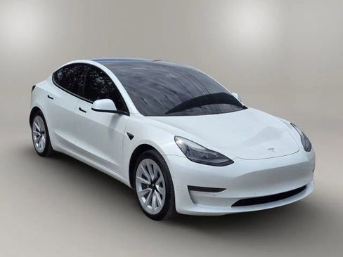 Used 2021 Tesla Model 3 Standard Range Plus RWD image 3