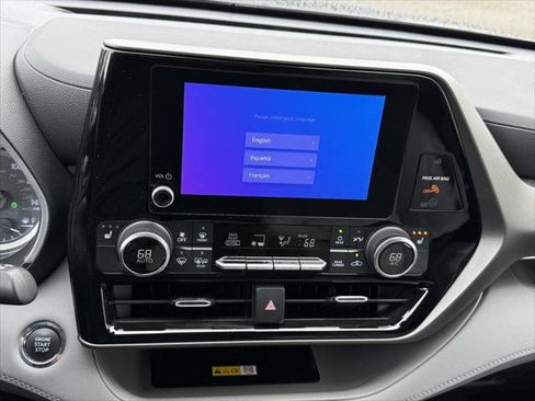 Certified 2023 Toyota Highlander XLE image 27