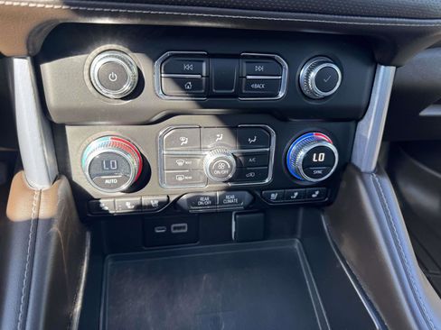 Certified 2023 GMC Yukon XL SLT image 33