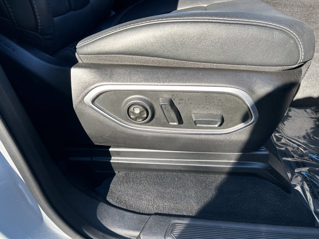 Used 2025 Jeep Wagoneer Series II w/ 8-Passenger Seating Package AWD/4WD image 41