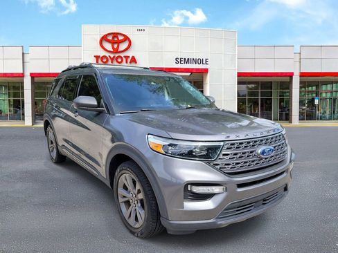Used 2021 Ford Explorer XLT w/ Equipment Group 202A RWD image 2