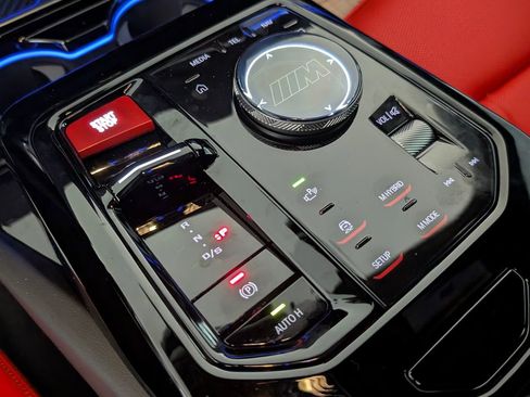 Used 2025 BMW M5 w/ Executive Package image 35