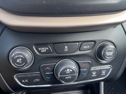 Used 2014 Jeep Cherokee Latitude image 16