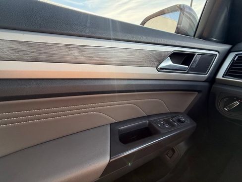 Used 2023 Volkswagen Atlas Cross Sport SE w/ Panoramic Sunroof Package FWD image 18