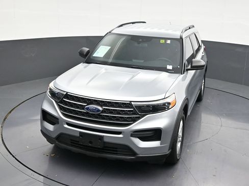 Used 2020 Ford Explorer XLT image 24