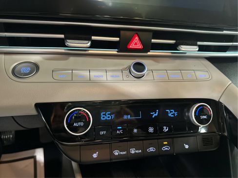 Certified 2024 Hyundai Elantra Limited FWD image 28