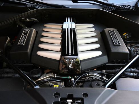 Used 2020 Rolls-Royce Dawn RWD image 31