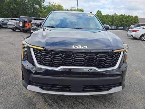 Used 2024 Kia Sorento LX FWD image 2