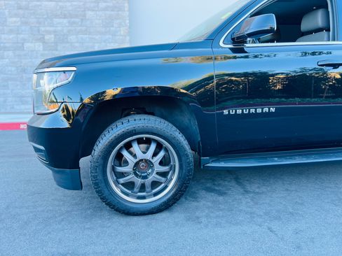Used 2019 Chevrolet Suburban LT AWD/4WD image 10