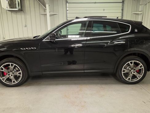 Used 2017 Maserati Levante AWD/4WD image 3