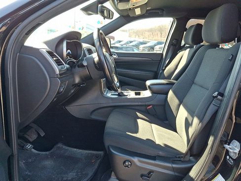 Used 2021 Jeep Grand Cherokee Laredo image 14