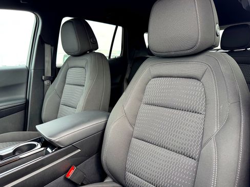 Used 2025 Chevrolet Equinox LT w/ Safety and Technology Package image 13