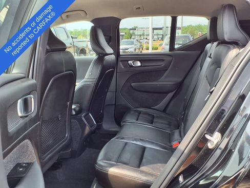 Used 2022 Volvo XC40 T5 Momentum AWD/4WD image 13