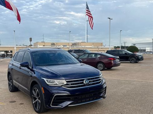 Used 2022 Volkswagen Tiguan SEL R-Line AWD/4WD image 2