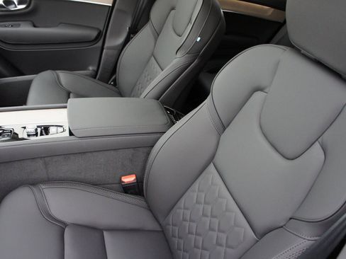 New 2025 Volvo XC90 T8 Plus w/ Protection Package Premier image 18