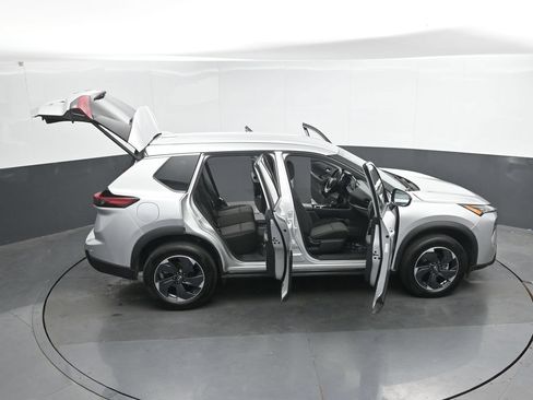 Used 2025 Nissan Rogue SV AWD/4WD image 51