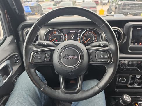 Used 2023 Jeep Gladiator Sport AWD/4WD image 21
