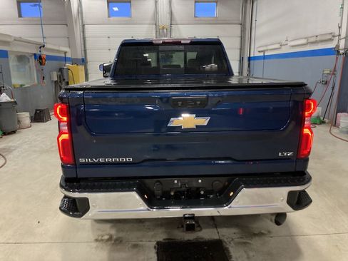 Used 2022 Chevrolet Silverado 2500 LTZ w/ LTZ Plus Package image 6
