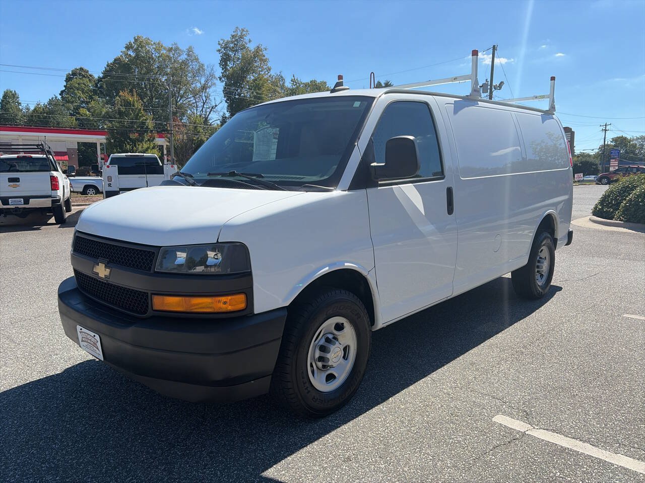 Used 2022 Chevrolet Express 2500 w/ Driver Convenience Package RWD image 5