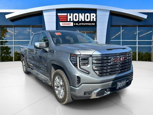 Used 2024 GMC Sierra 1500 Denali w/ Technology Package AWD/4WD image 2