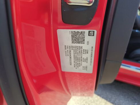Used 2024 Chevrolet Corvette Stingray Preferred Cpe w/ Z51 Performance Package RWD image 30