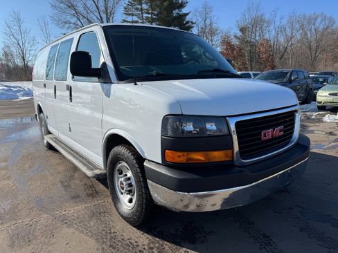 Used 2017 GMC Savana 2500 image 7