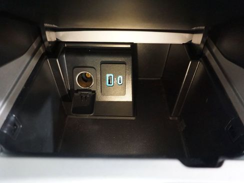 Used 2020 Ford Explorer XLT w/ Equipment Group 202A image 13