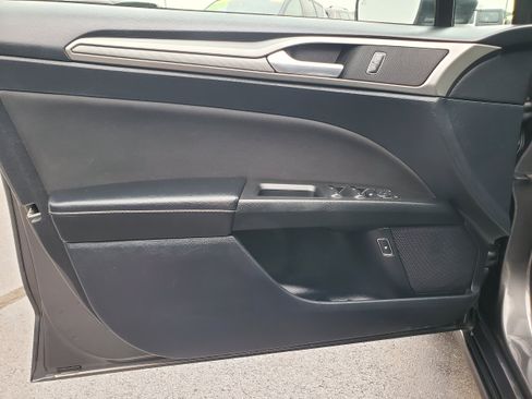 Used 2019 Ford Fusion SE FWD image 10