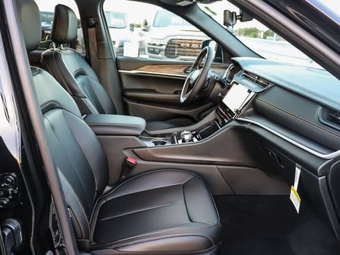 New 2026 Jeep Grand Cherokee L Limited AWD/4WD image 19
