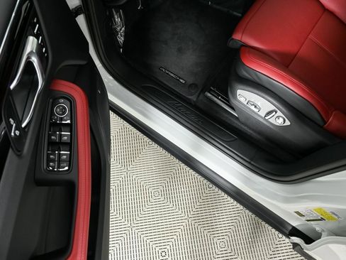 New 2025 Porsche Macan image 8
