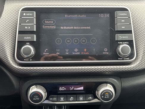 Used 2018 Nissan Kicks SV FWD image 18