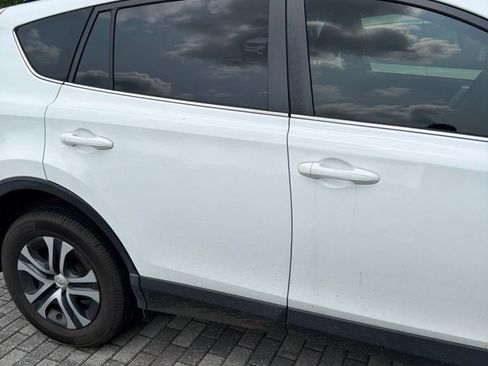 Used 2018 Toyota RAV4 LE FWD image 6