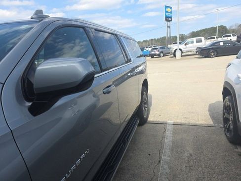 Used 2023 Chevrolet Suburban LS image 3