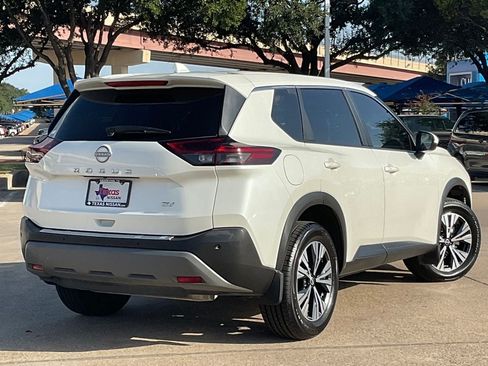 Used 2022 Nissan Rogue SV FWD image 11