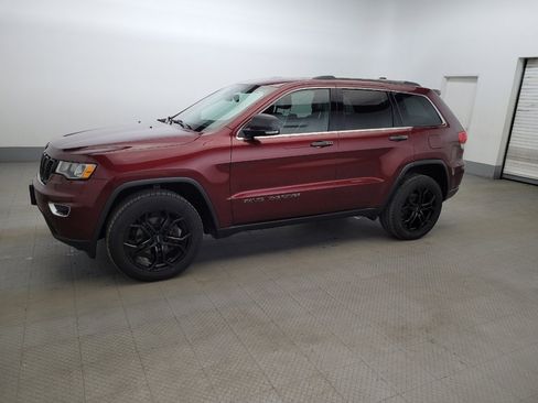 Used 2017 Jeep Grand Cherokee Limited AWD/4WD image 2